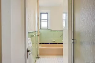 109-14 Ascan Ave, Forest Hills, NY 11375 - Photo 31