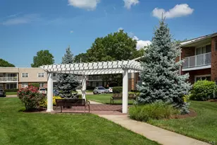 35 Westwood Dr, Westbury, NY 11590 - Photo 3