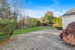 135 Elmwood Dr, Dix Hills, NY 11746 - Photo 25