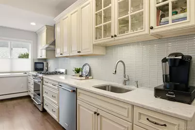 17 Park Place, Floral Park, NY 11001 - Photo 13