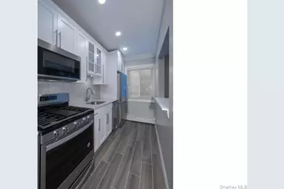 198B Jefferson Avenue #2D, Saint James, NY 11780 - Photo 3