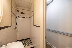 677 Van Nest Ave, Bronx, NY 10462 - Photo 17