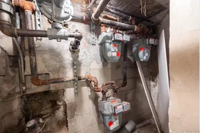 679 Van Nest Avenue, Bronx, NY 10462 - Photo 21