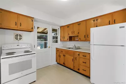 65 Grant Avenue, Albertson, NY 11507 - Photo 3