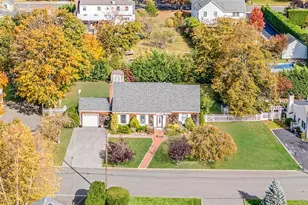 50 Mole Pl, Amityville, NY 11701 - Photo 5