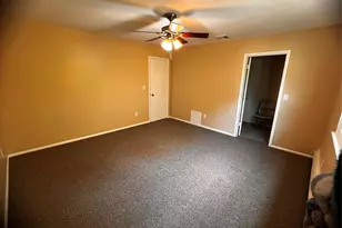 11 Park Manor Ct, Glen Cove, NY 11542 - Photo 15