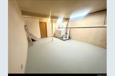 11 Park Manor Court #11, Glen Cove, NY 11542 - Photo 19