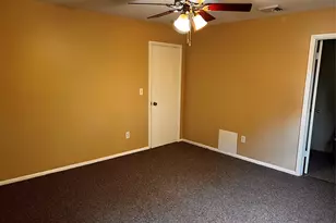 11 Park Manor Ct, Glen Cove, NY 11542 - Photo 11