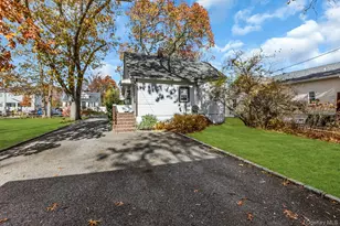 36 Roslyn St, Islip Terrace, NY 11752 - Photo 23