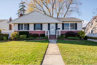 580 Heathcliff Drive, Seaford, NY 11783 - Photo 1