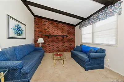 580 Heathcliff Drive, Seaford, NY 11783 - Photo 3