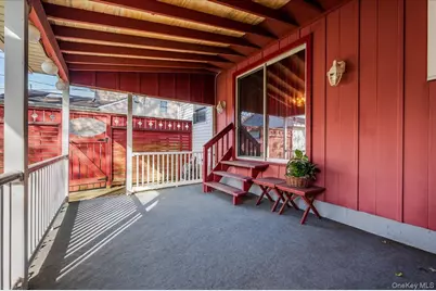 580 Heathcliff Drive, Seaford, NY 11783 - Photo 19