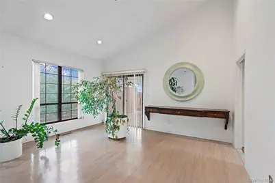 147 Darters Lane, Manhasset, NY 11030 - Photo 5