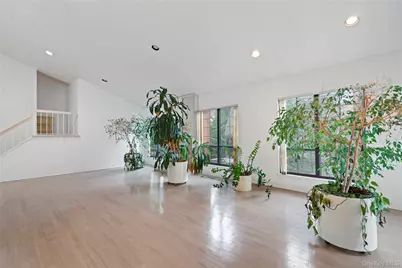 147 Darters Lane, Manhasset, NY 11030 - Photo 3