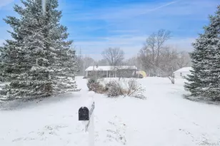 445 N Quaker Ln, Hyde Park, NY 12538 - Photo 3