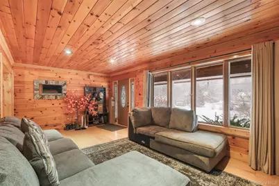 445 N Quaker Lane, Hyde Park, NY 12538 - Photo 11