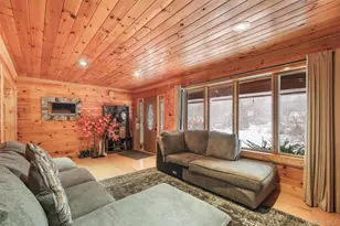 445 N Quaker Ln, Hyde Park, NY 12538 - Photo 11