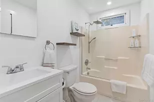 33 Whalers Dr, Sag Harbor, NY 11963 - Photo 17