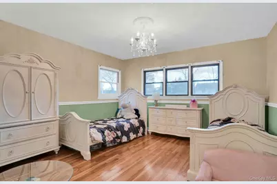 22 Schuyler Drive, Commack, NY 11725 - Photo 25