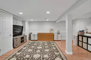 22 Schuyler Dr, Commack, NY 11725 - Photo 33