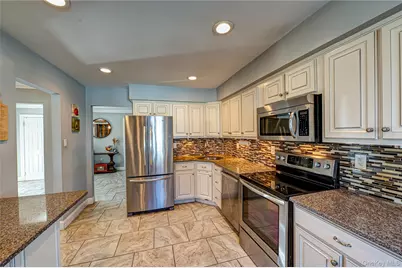 1 Freedom Court, Babylon, NY 11702 - Photo 7