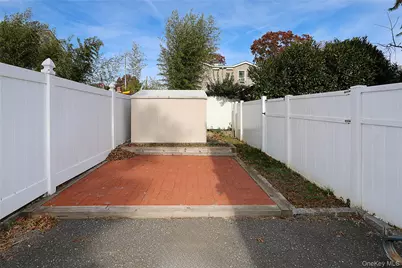 83 Lexington Avenue, Westbury, NY 11590 - Photo 25