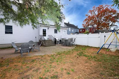 83 Lexington Avenue, Westbury, NY 11590 - Photo 23