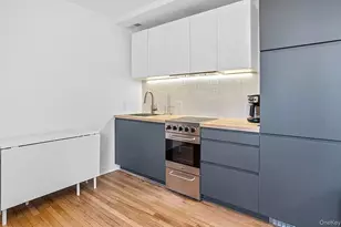 304 E 41st St, New York, NY 10017 - Photo 11