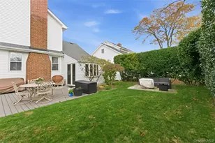 42 Homecrest Ct, Oceanside, NY 11572 - Photo 27