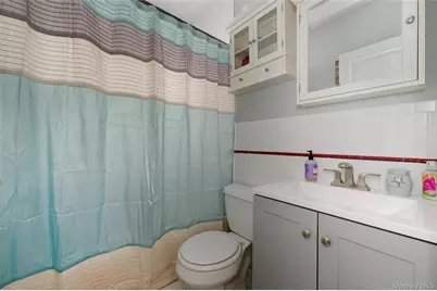 42 Homecrest Court, Oceanside, NY 11572 - Photo 21