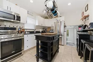 42 Homecrest Ct, Oceanside, NY 11572 - Photo 9