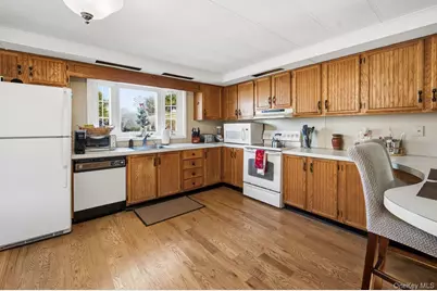 19 Dogwood Lane, Manorville, NY 11949 - Photo 3