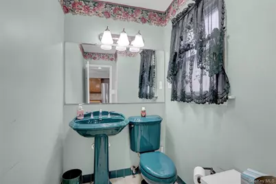 60 Parsons Drive, Hempstead, NY 11550 - Photo 15