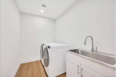 207 Mill Spring Road, Manhasset, NY 11030 - Photo 37