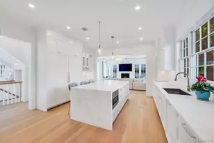 207 Mill Spring Rd, Manhasset, NY 11030 - Photo 11