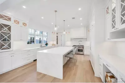 207 Mill Spring Road, Manhasset, NY 11030 - Photo 9