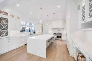 207 Mill Spring Rd, Manhasset, NY 11030 - Photo 9