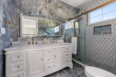 1035 Glen Drive, Franklin Square, NY 11010 - Photo 19