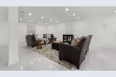 1035 Glen Drive, Franklin Square, NY 11010 - Photo 27