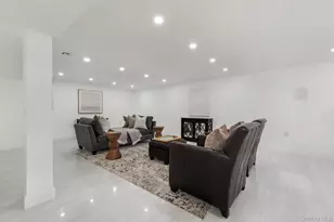 1035 Glen Dr, Franklin Square, NY 11010 - Photo 27