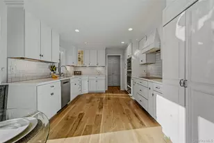 43 Edcris Ln, Huntington, NY 11743 - Photo 15