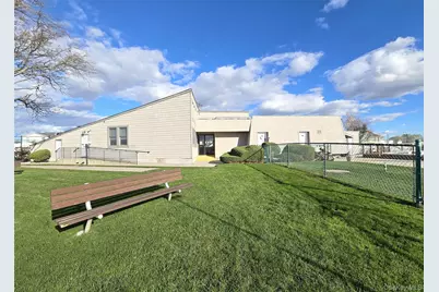 324 Mariners Way, Copiague, NY 11726 - Photo 17