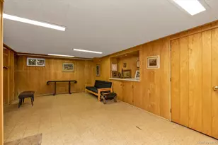 104 Olive Ln, New Hyde Park, NY 11040 - Photo 19