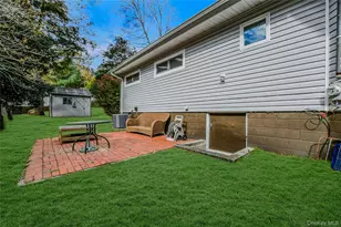 133 Oak Dr, Calverton, NY 11933 - Photo 17