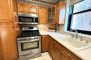 139-15 83 Ave, Briarwood, NY 11435 - Photo 17