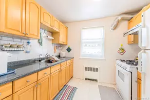 69-28 Kissena Blvd, Kew Gardens, NY 11367 - Photo 13