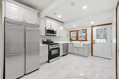 10411 205th Street, Saint Albans, NY 11412 - Photo 15