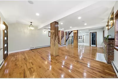 10411 205th Street, Saint Albans, NY 11412 - Photo 5