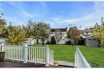 2676 Alder Avenue, East Meadow, NY 11554 - Photo 19