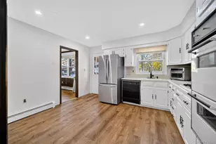 404 Carlton Cir, New Windsor, NY 12553 - Photo 9